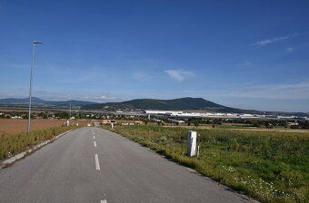 Ponúkame na predaj pozemok v zastavanom území obce Lužianky,