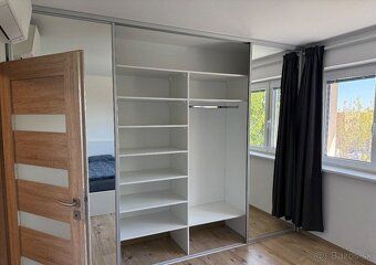 Priestranný 4-izbový mezonet s dvoma balkónmi v pokojnej čas