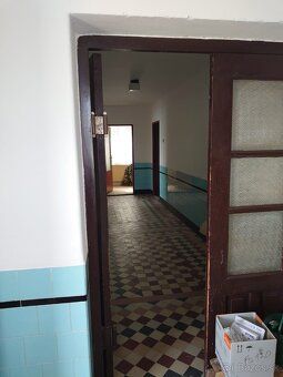 Ponúkam na predaj veľký priestranný rodinný dom v obci Olšov