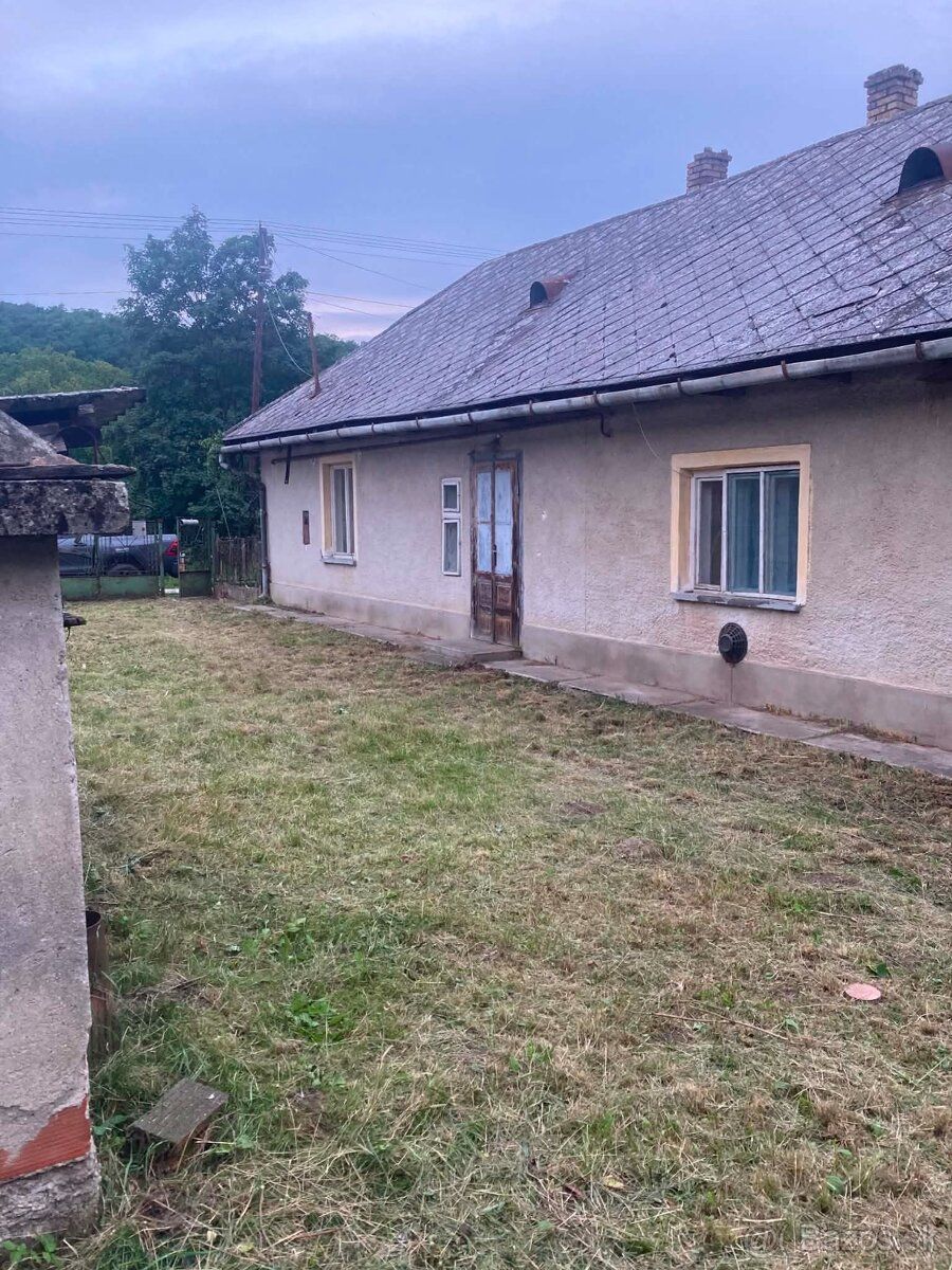 Eladó 858 m²-es telek felújítandó házzal! Zsujta
Eladó 858 m