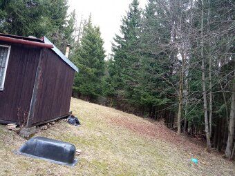 Predám pozemok 2000 m2 s chatou v krásnom horskom prostredí 