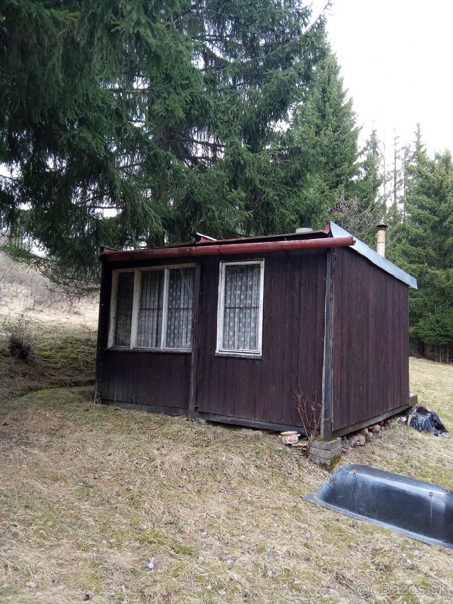 Predám pozemok 2000 m2 s chatou v krásnom horskom prostredí 