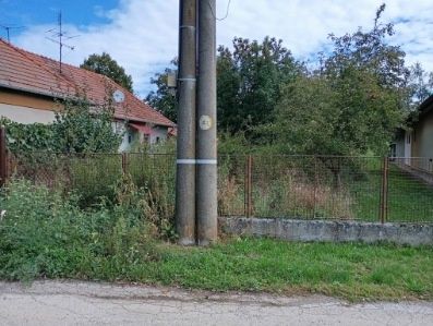 Ponúkam na predaj veľký slnečný pozemok v obci Veľké Chyndic