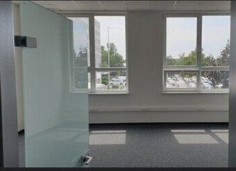 Na prenájom samostatná kancelária na Rybničnej ulici v Brati