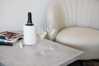 Reprezentatívny lounge v budove Zwirn Office, ktorý si môžet