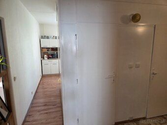 Priestranný a svetlý trojizbový byt o celkovej výmere 71,9 m
