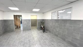 Rozloha: 96,5 m² (komfort rodinného domu) Poschodie: 8/8 Ori