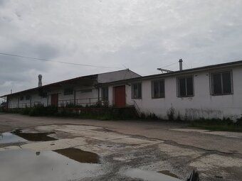 Ponúkame na predaj skladový priestor s výmerou približne 100
