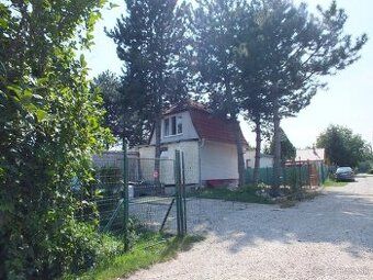 Ponúkame na predaj murovanú rekreačnú chatku so súpisným čís