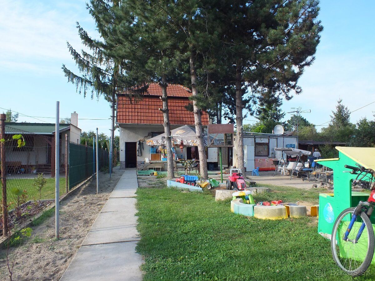 Ponúkame na predaj murovanú rekreačnú chatku so súpisným čís