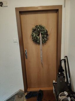 Predám 2,5 izbový tehlový byt, na prvom poschodí v zrekonštr