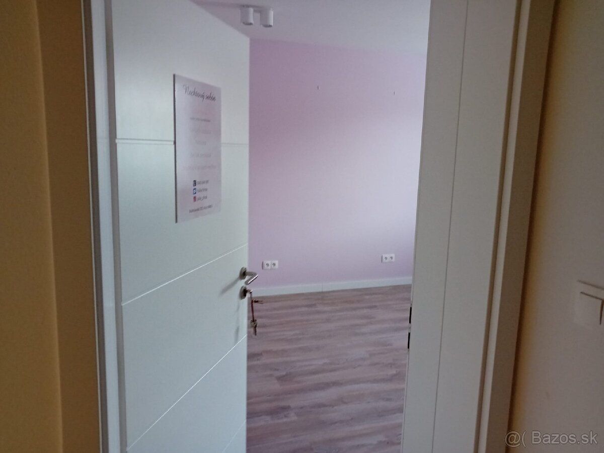 Dám do prenájmu priestor na podnikanie 18m2. Volať v pracovn