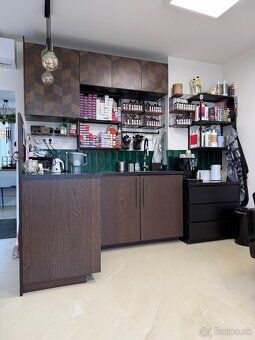 Ponúkam na prenájom kadernícke kreslo v príjemnom a modernom