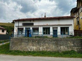 Ponúkame na predaj obchodnú budovu v centrálnej časti obce L