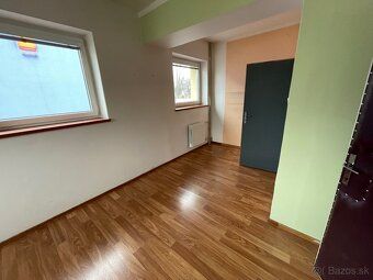 Ponúkame na predaj veľký skladovo-výrobný objekt v širšom ce