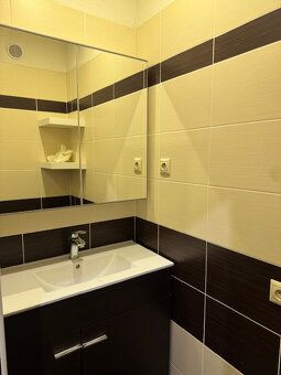 Ponúkame na predaj priestranný a čiastočne zariadený 3-izbov