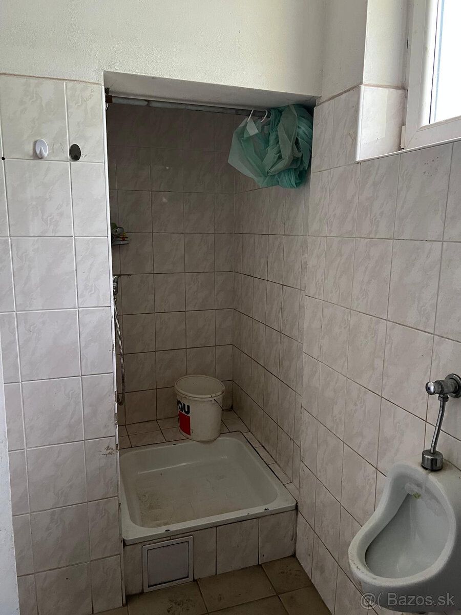 Ponúkam do nájmu skladové priestory v bývalom areáli ZTS, vo