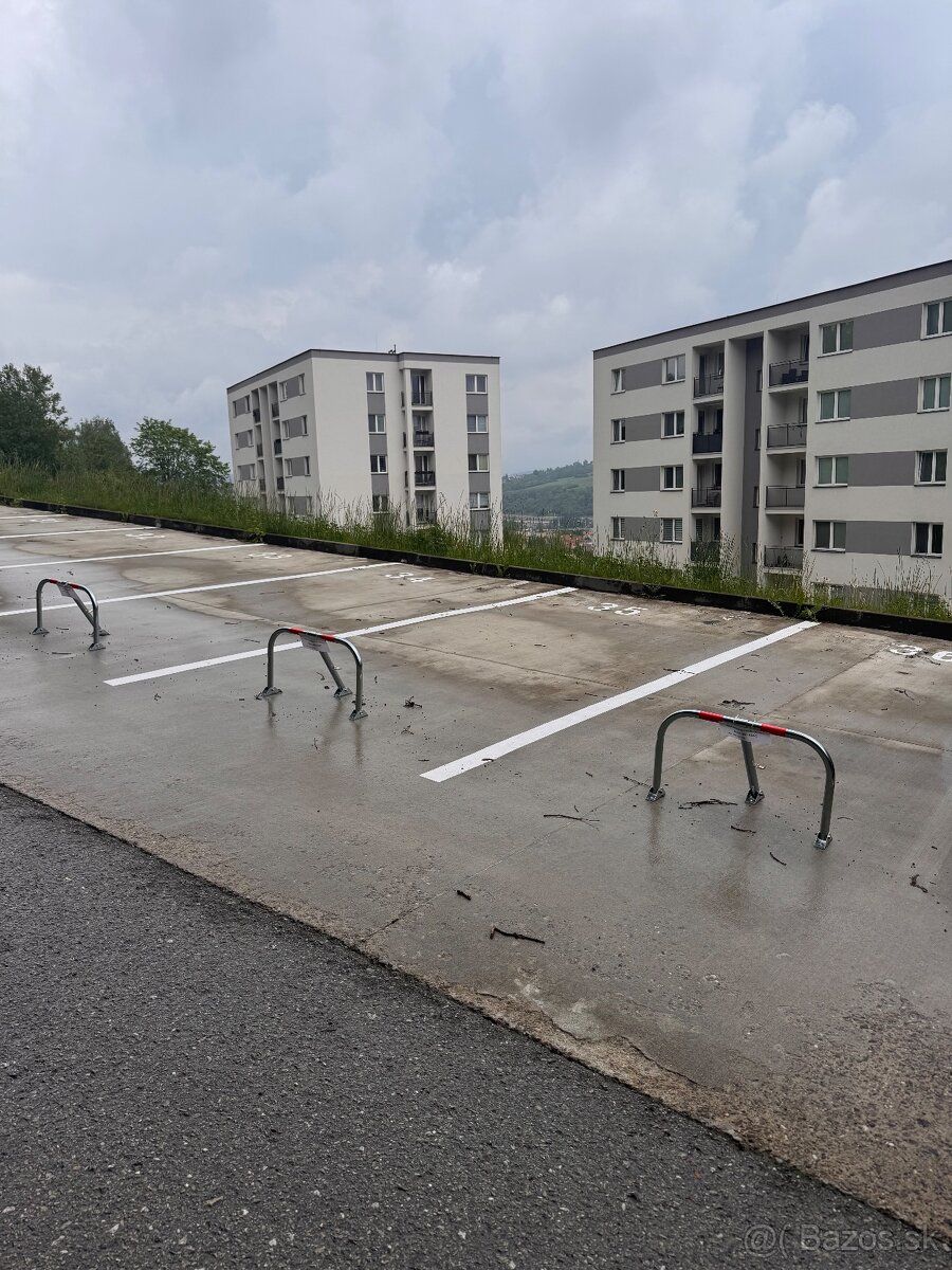 Dám do prenájmu parkovacie miesto na sídlisku Žarec, ul. A. 