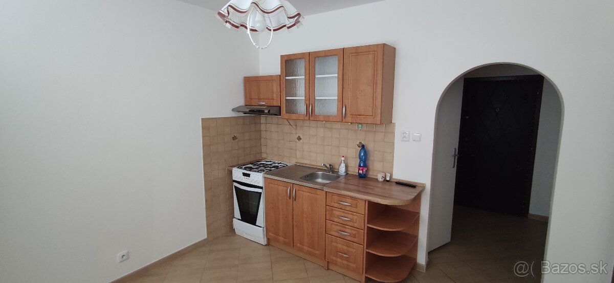 Prenajmem moderný prerobený 1 izbový byt na ulici MDŽ v Šura