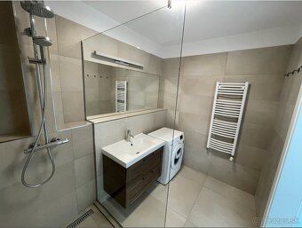 Ponúkam na predaj priestranný a svetlý 3-izbový byt s balkón