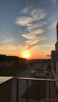 Ponúkam na predaj priestranný a svetlý 3-izbový byt s balkón