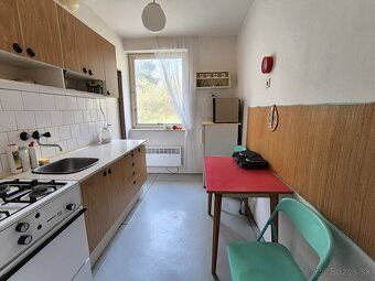 Dám do prenájmu 4izbový byt (82m2) s lodžiou a garážou (16m2