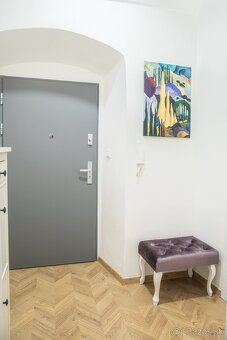 Ponúkame na predaj výnimočný dizajnovo zariadený apartmán na