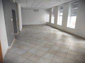 Ponúkame na prenájom obchodné priestory v historickom centre