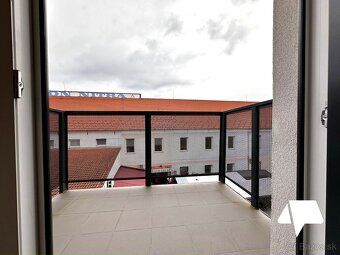 Ponúkame Vám na prenájom svetlý 3 izbový byt na Coboriho uli