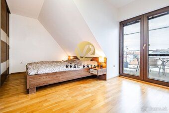 Maroš Vereš +421 904 086 200 e-mail:
V2 Real Estate ponúka n