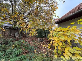 Predám vidiecku chalúpku v tichej časti obce Zemné, pri riek
