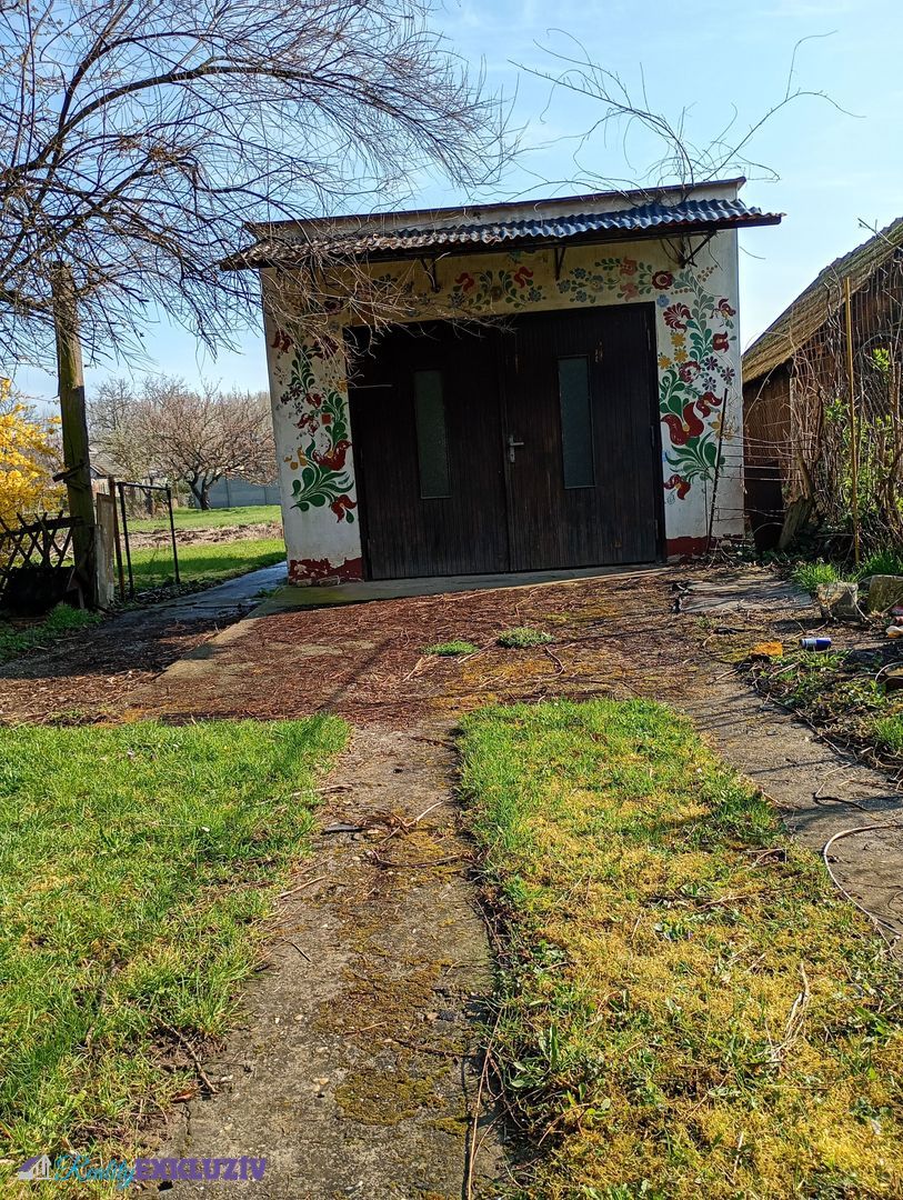 Ponúkam Vám na predaj rodinný dom v meste Želiezovce, katast