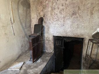 Vinica sa nachádza v katastri obce Hrhov na svahoch krasovej
