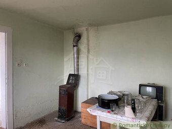 Vinica sa nachádza v katastri obce Hrhov na svahoch krasovej
