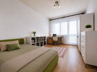 EXKLUZÍVNE - na predaj veľkorysý rodinný dom s garážou, tera