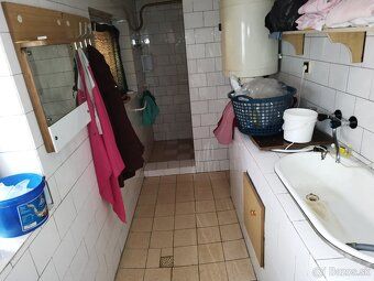 Ponúkam Vám na predaj rodinný dom budovy ako garáže a budovy