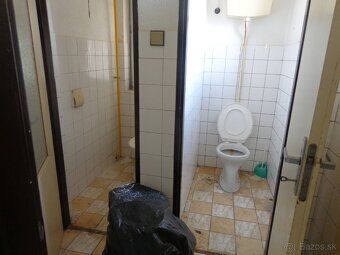 Ponúkam Vám na predaj rodinný dom budovy ako garáže a budovy