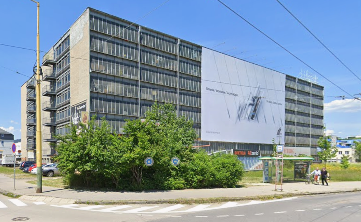 Dám do prenájmu garážový box v strede budovy nie pri okne kd