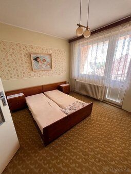Ponúkame na predaj rodinný dom v pôvodnom stave , nachádza v
