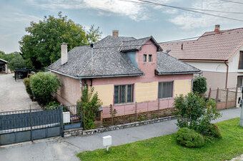 Predam rod.dom ktorý bol postavený roku 1989 z kvadra.Rozloh