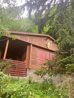 Rekreačná chata v Kálnici s veľkým pozemkom (1200 m²) v krás