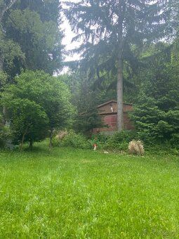 Rekreačná chata v Kálnici s veľkým pozemkom (1200 m²) v krás