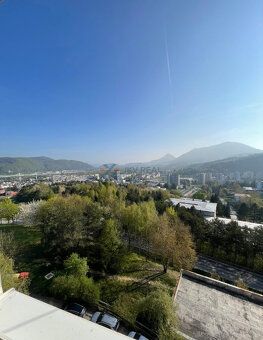 Typ: 3-izbový byt Ulica: sídlisko rozkvet Obec: Považská Bys