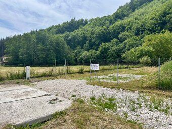 Výhradne ponúkame na predaj krásny stavebný pozemok 967m2 (1