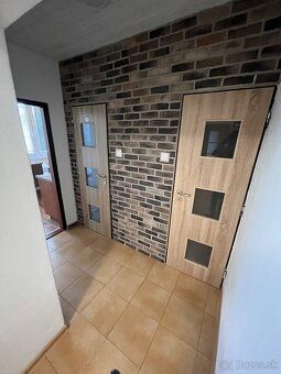 🏡 Na prenájom zariadený 2-izbový byt v Ješkovej Vsi – voľný 