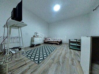 NA PREDAJ DVOJ DOM V CENTRE VRÁBEĽ SO ZÁHRADOU 975m2
Popis: 