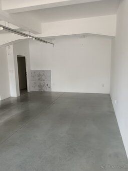 Ponúkam na prenájom obchodné priestory v Novom Meste nad Váh