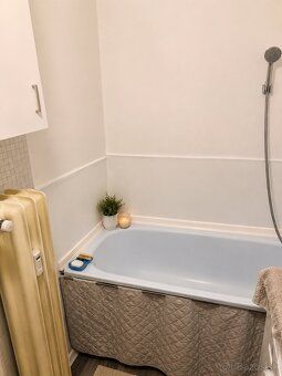 🏡 PRIESTRANNÝ 2-IZBOVÝ BYT S BALKÓNOM VO VYHĽADÁVANEJ LOKALI