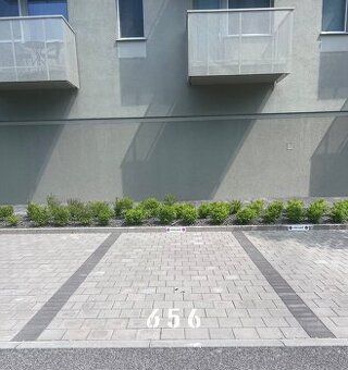 Ponúkame na prenájom vonkajšie kryté parkovacie státie pod b