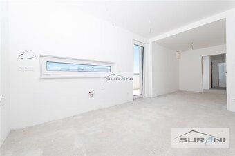 Ponúkame na predaj ešte neobývaný 3-izbový byt s terasou v p